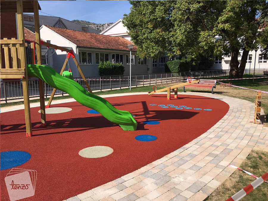 DJEČIJE IGRALIŠTE U GRADSKOM PARKU U ČAPLJINI